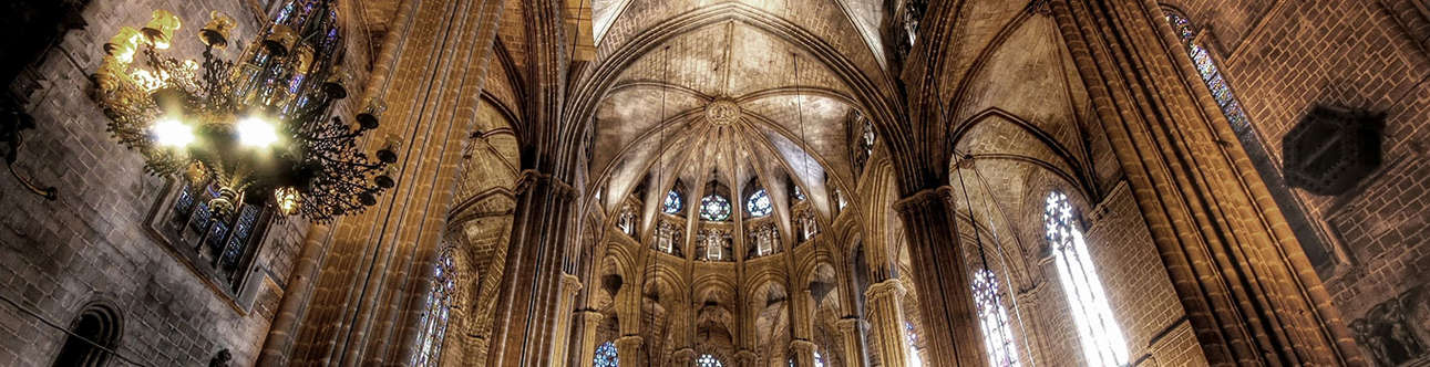 Enjoy the solitude in the churches of Barcelona