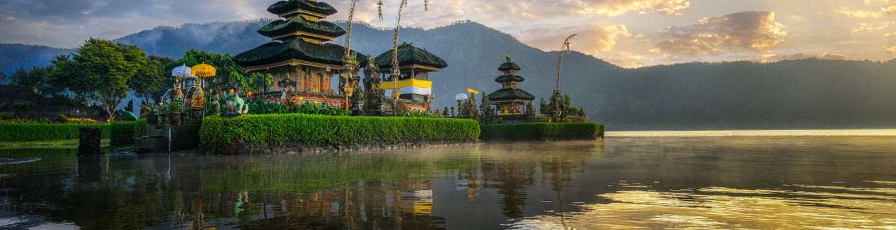 Visit the Ulun Danu Beratan Temple in Bali