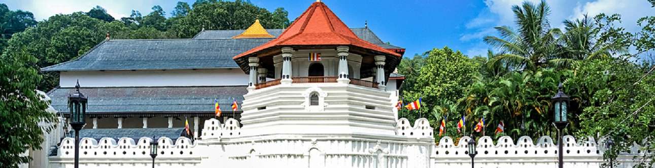 Visit the historical palace in Kandy 