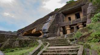 Explore the Kanheri Caves in Mumbai