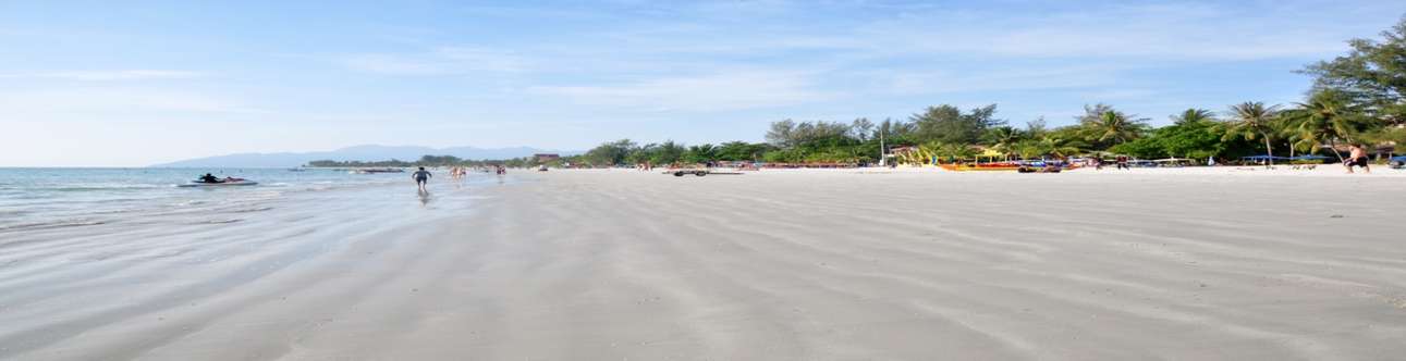 Visit the beautiful Pantai Cenang beach at Langkawi