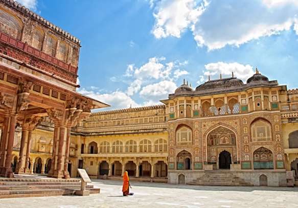 Explore the majestic Amber Fort