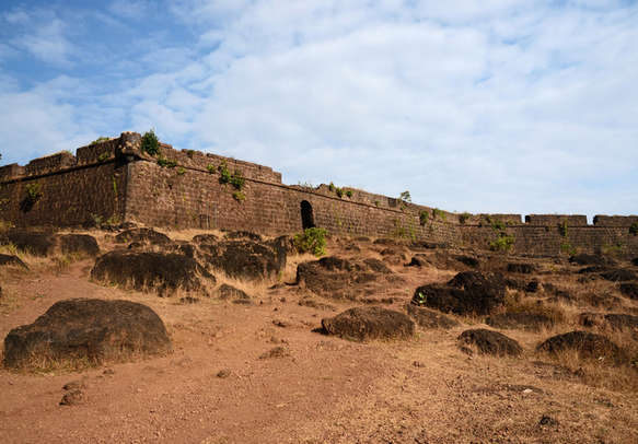 Marvel at the beauty of Aguada Fort’s lighthouse