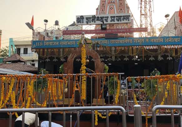 Spend some time in Shani Shingnapur Temple and seek blessings