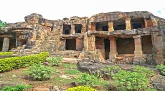 Explore Udayagiri and Khandagiri Caves in Bhubaneswar