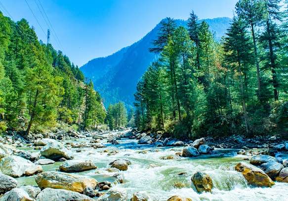 कसोल में पार्वती नदी हिमाचल की यात्रा के लिए एक आदर्श स्थान है।