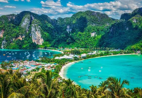 Witness the Spectacular Beauty of Phi Phi Island