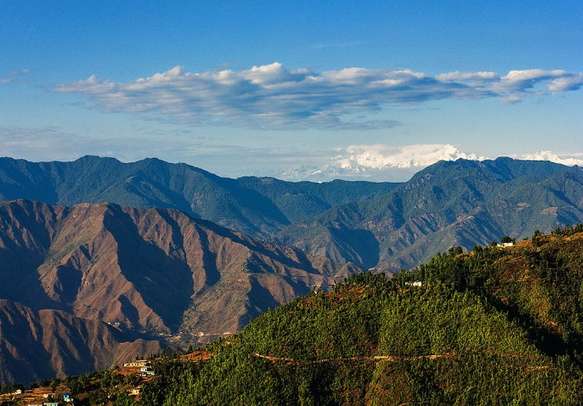 Witness the picturesque views of the mountains in Uttarakhand
