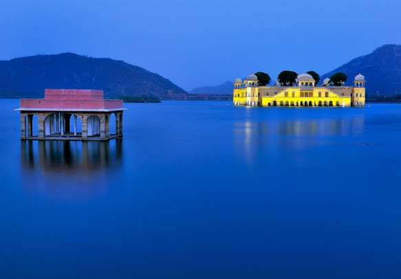 You won't be able to escape the dynamism of Jal Mahal in Jaipur