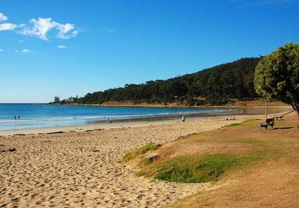 Spend some time with your beloved at the Lorne beach on this holiday in Australia