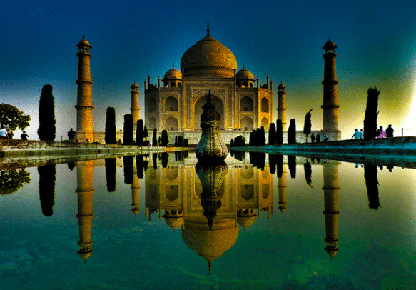Witness the splendor of the most celebrated romantic monument in Agra