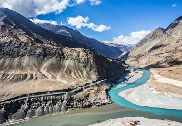 The confluence of rivers Indus and Zanskar.