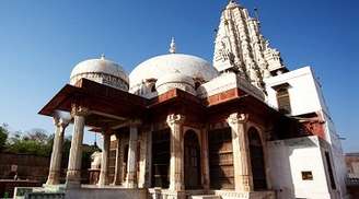 Pay your respects at the Shri Laxminath Temple In Bikaner