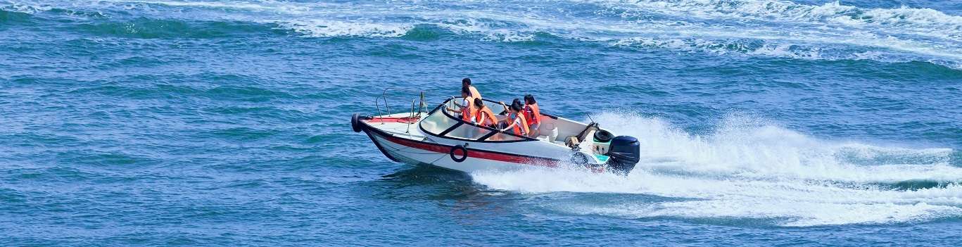 Enjoy Speedboating In Udaipur