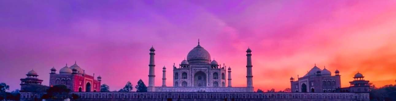 Let the mesmerizing views of Taj Mahal cast a magical spell on you!