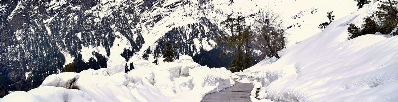 Mesmerizing view of Rohtang Pass in Manali