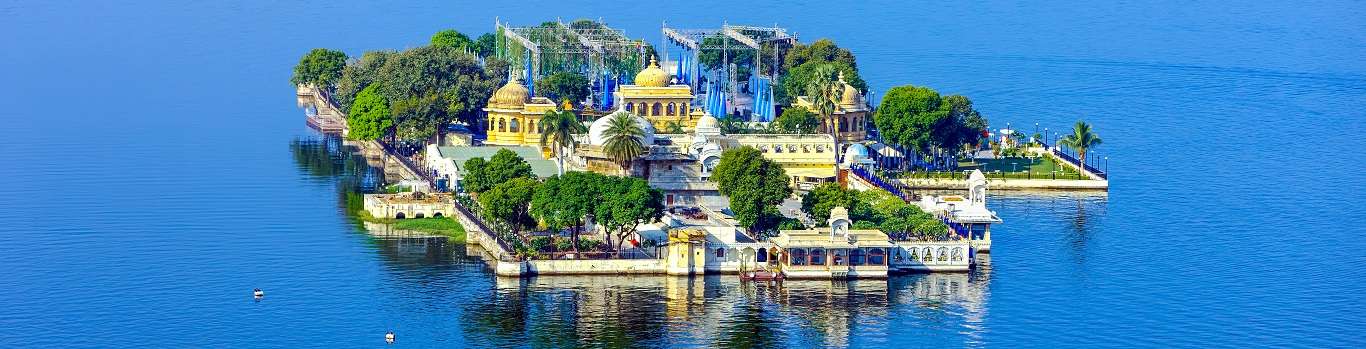 Enjoy the beauty of Jag Mandir when in Udaipur