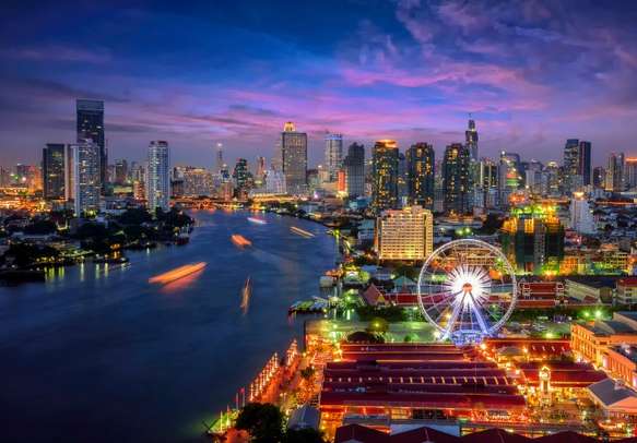Enjoy the scintillating Bangkok night view 