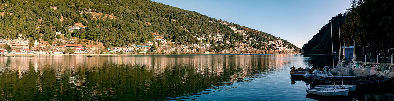 Enjoy the scintillating surrounding of Nainital Lake