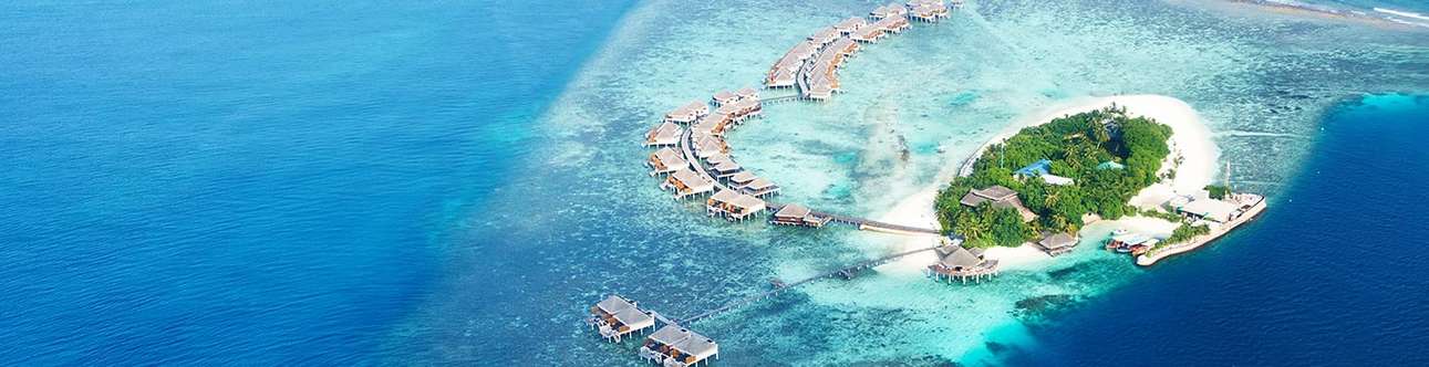	Enjoy island hopping in Maldives