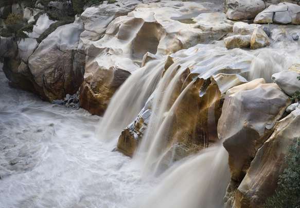 The gushing Gaurikund Falls