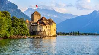 Be prepared to be overwhelmed by the beauty of Chillon Castle
