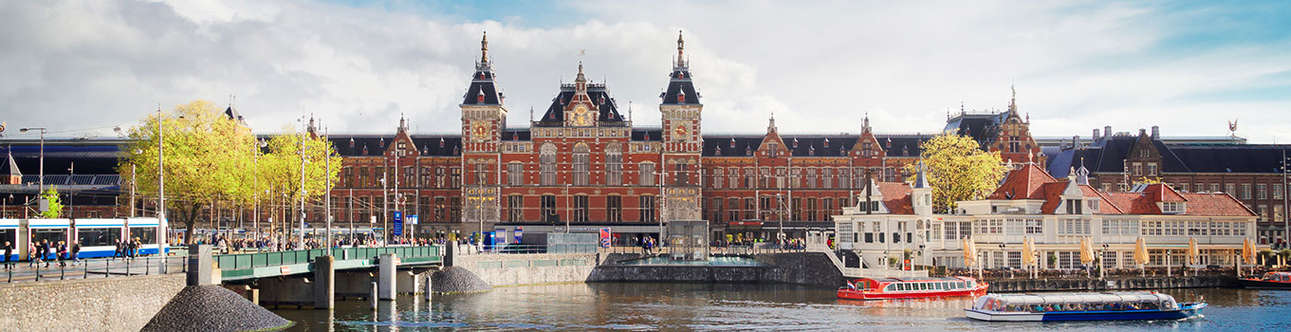 Get a chance to explore the Amsterdam-Centraal-Station