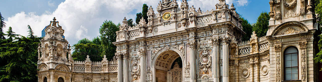 Visit the amazing Dolmabache palace in Istanbul