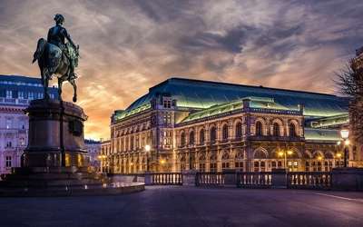 A snap of the iconic Vienna state opera at dawn in Austria