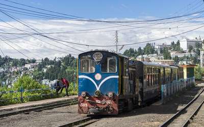 toy train darjeeling