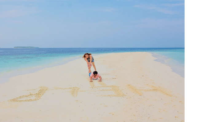 ankit wadhwa maldives honeymoon: photoshoot beach draw