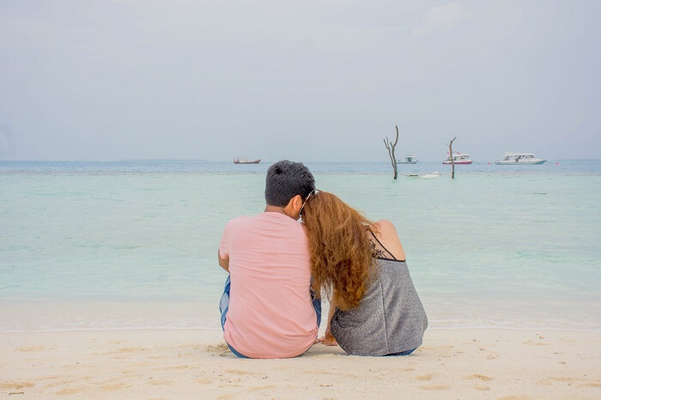ankit wadhwa maldives honeymoon: photoshoot on beach