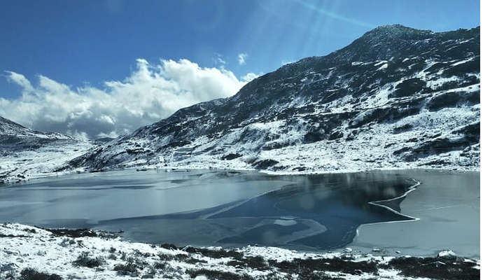 look at the mesmerizing lake 