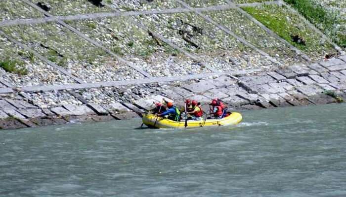 Grade II rapids in Beas in June and July makes these months the best for rafting in Manali