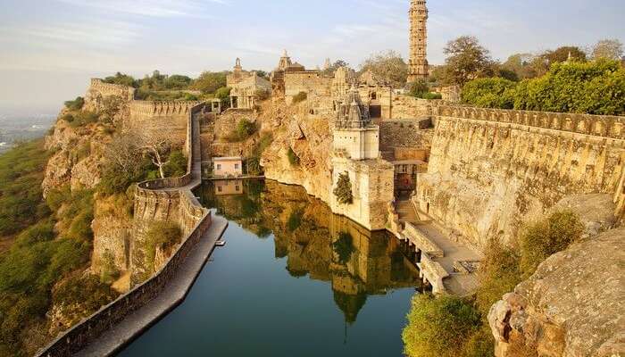  Chittorgarh Fort in the city of Chittorgarh is a historic place to see in Rajasthan