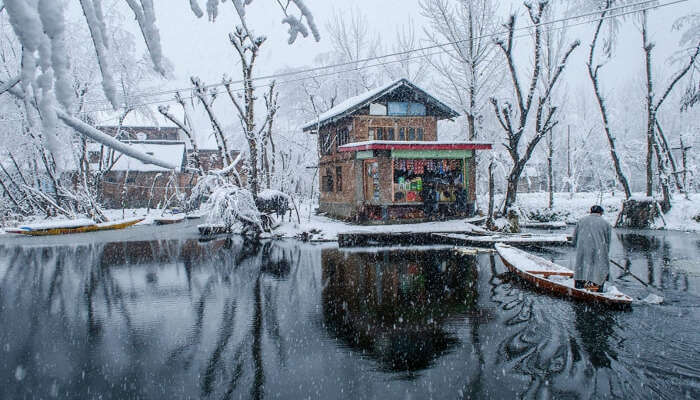 Why is Kashmir Known as "Paradise on Earth"?