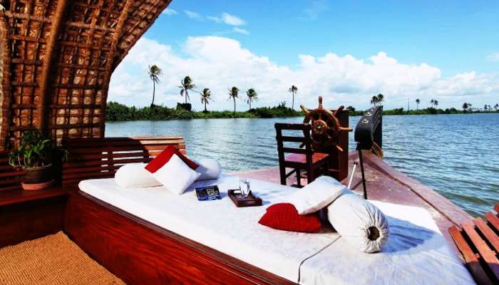 Alleppey backwaters and houseboat cruises make a great place for romantic getaway.