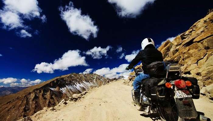Motorbiking the Khardung-La pass in Ladakh