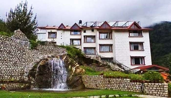 Apple country resort is one of the most romantic resorts in Manali for honeymoon