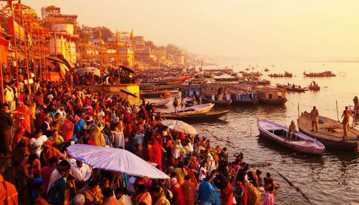 Explore the ghats of river Ganga in Banaras