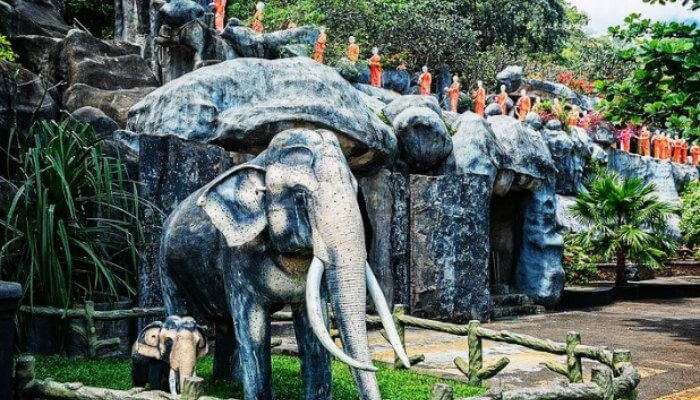 DambullaCave Temple in Sri Lanka