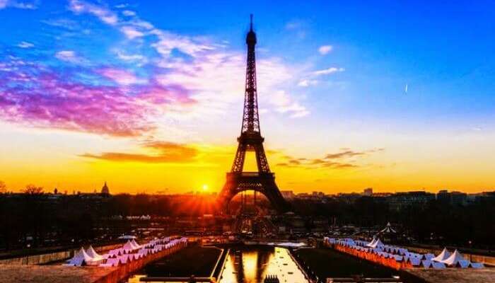World’s most romantic honeymoon destination - the Eiffel tower in Paris