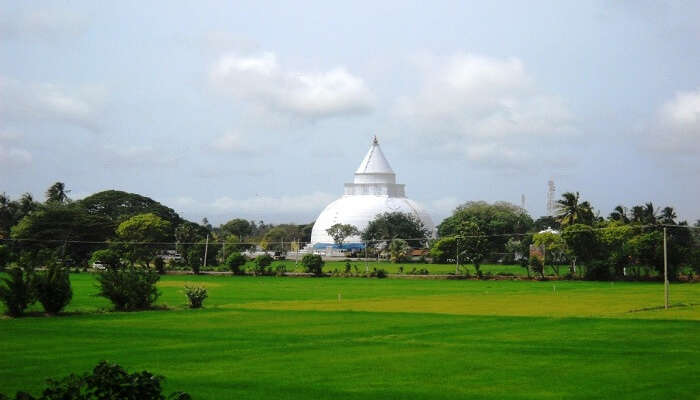 famousplace to visit in Sri Lanka
