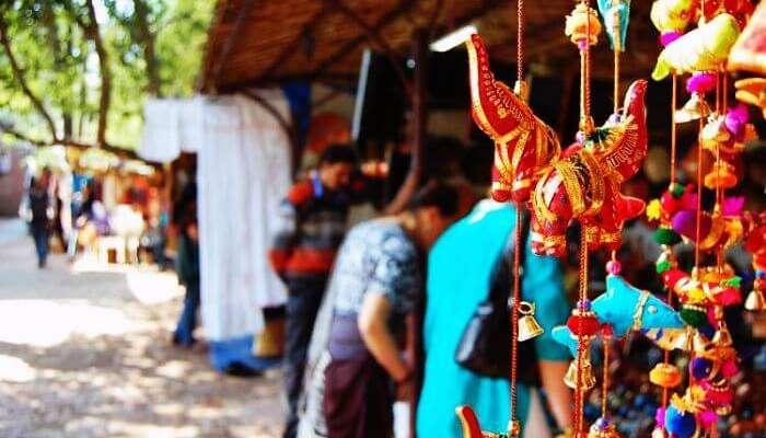 Places to visit in Delhi for couples, Dilli Haat INA