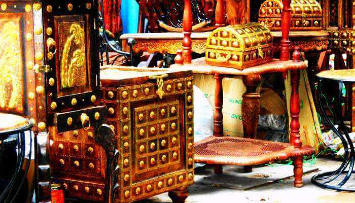 Handicraft stalls in Dilli Haat 