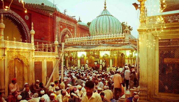 Hazrat Nizam-ud-din Dargah in Delhi