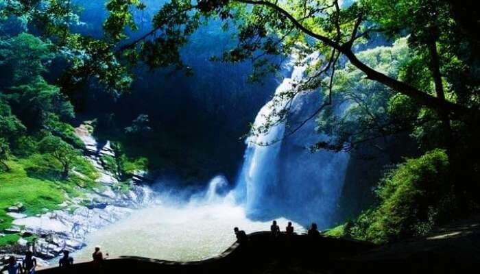 Sri Lankas Dunhinda Falls