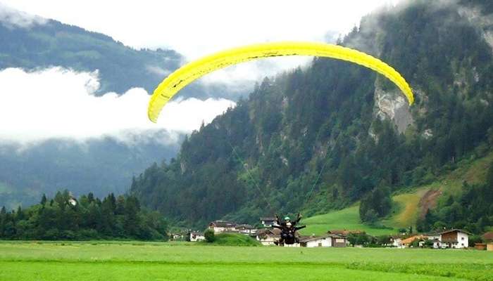 Tourist enjoying paragliding in Manali