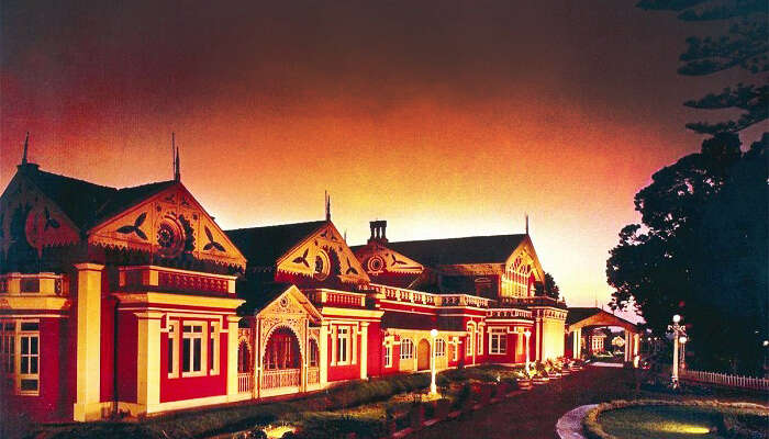 A view of the driveway to Fern Hill Hotel In Ooty