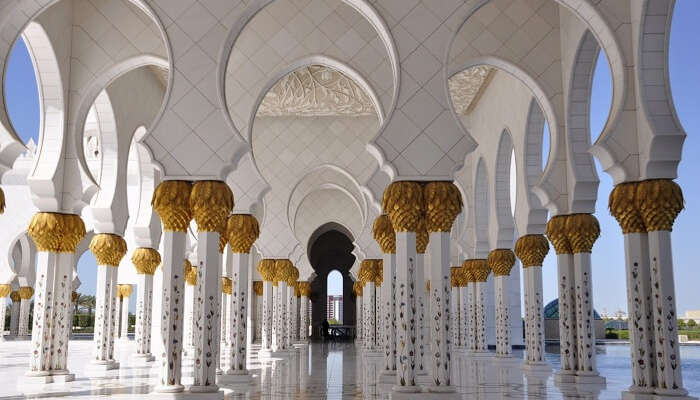 The elegant architecture of Sheikh Zayed Grand Mosque Centre makes it one of the greatest tourist attractions in Abu Dhabi